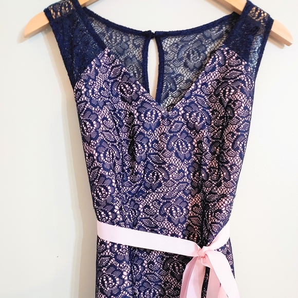 Lace maternity dress - Picture 1 of 2